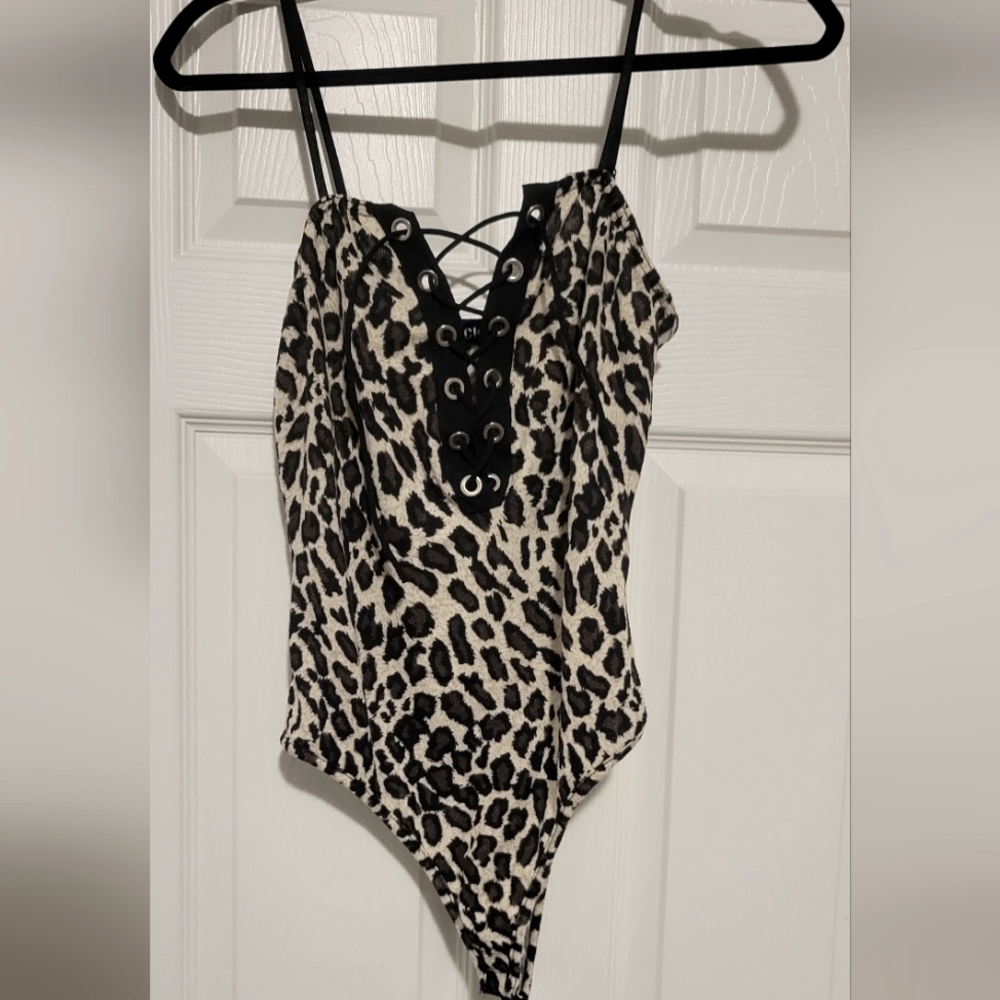 💥PRICE DROP 💥NWOT leopard print bodysuit